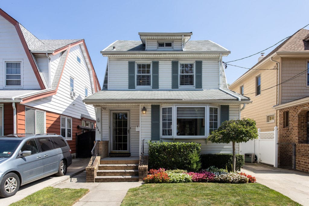 Picture of a house for sale in marine park